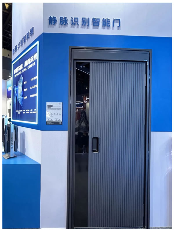 云鹿與圣點科技深度合作,聯合在中國建博會與世界人工智能大會展出! 云鹿與圣點科技深度合作,聯合在中國建博會與世界人工智能大會展出!