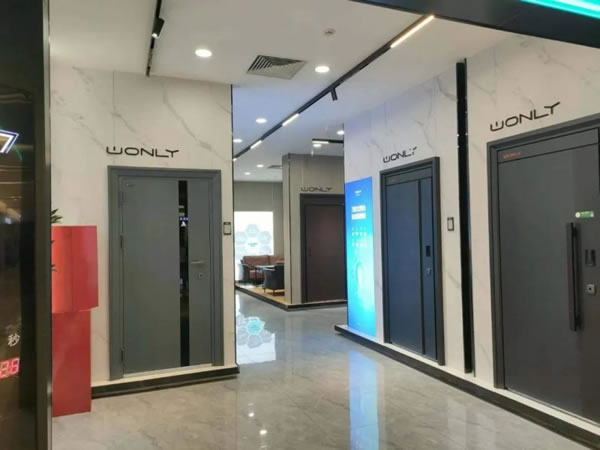 王力智能鎖呼和浩特市優(yōu)秀經(jīng)銷商溫志強談成功經(jīng)驗_3