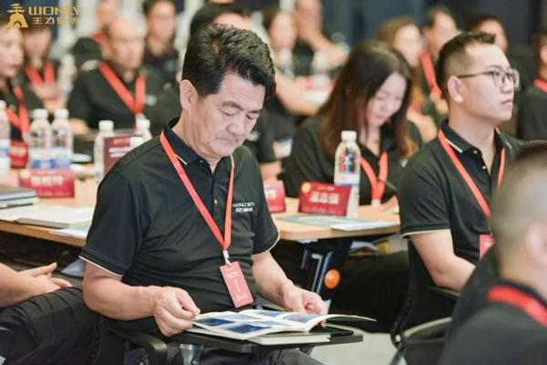 王力智能鎖第四批同路人財富倍增計劃大會圓滿召開_8