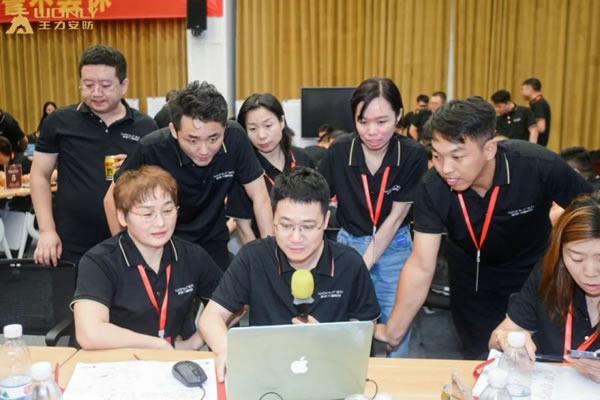 王力智能鎖第三批同路人財(cái)富倍增計(jì)劃大會(huì)召開_5