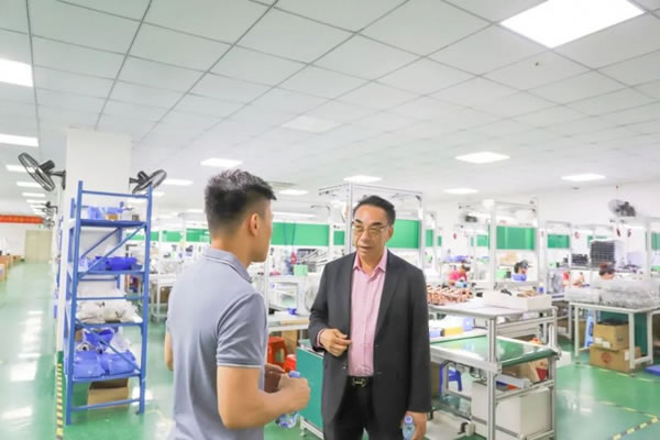 粵港澳大灣區企業家總商會蒞臨皇家金盾智能鎖參觀_2