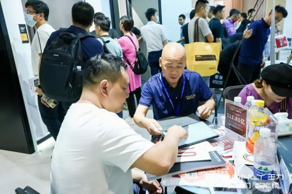 王力打造入戶門風(fēng)向標(biāo)驚艷全場,載譽收官!_5