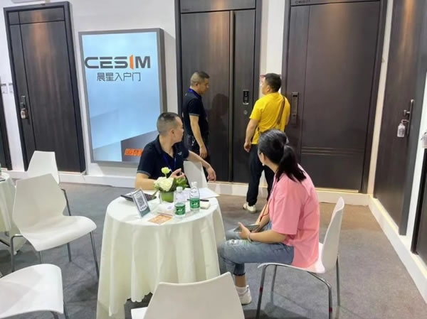 成都建博會開幕第一天,皇家金盾智能鎖成為人氣王_11