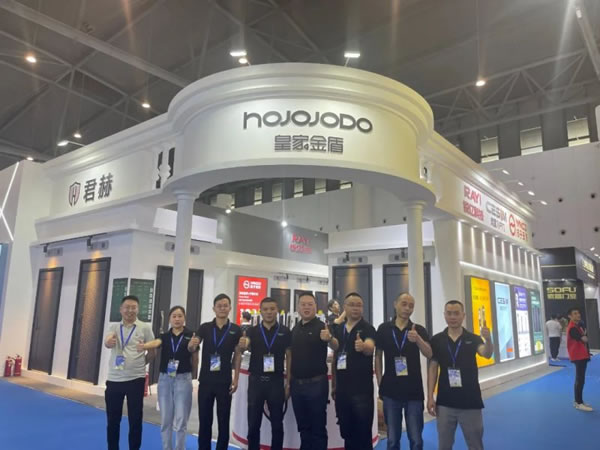 成都建博會開幕第一天,皇家金盾智能鎖成為人氣王_13