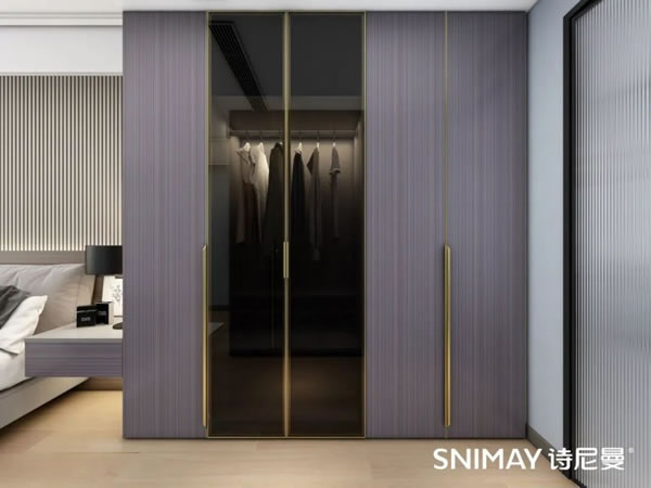 淺指智能鎖定制衣柜案例，輕奢玻璃配衣柜真的絕了_14
