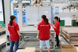 大自然木門生產車間