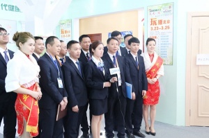 全體員工喊口號(hào)